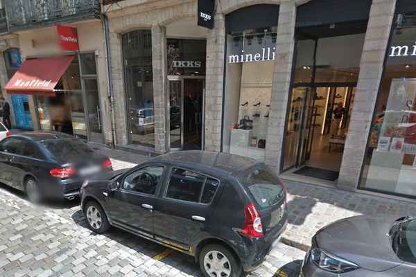 La vendeuse du magasin IKKS a poursuiv l'un des voleurs jusqu'à la station de métro Mairie de Lille.