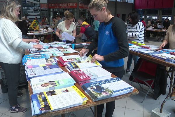 La mise sous pli des documents de vote a eu lieu à Alpexpo.