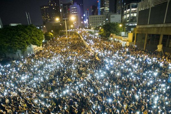 Des milliers de manifestants dans les rues de Hong Kong