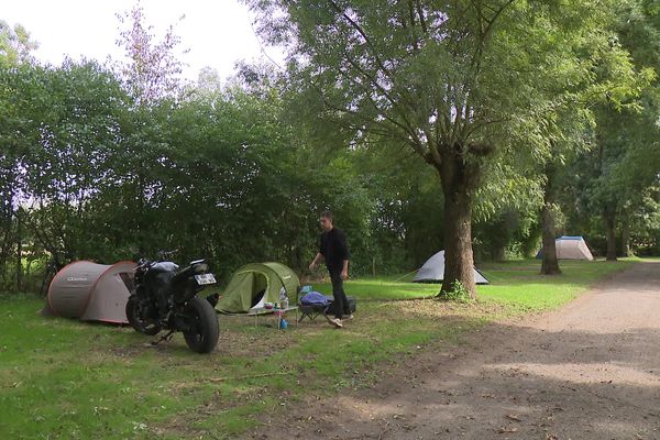 Ce camping au sud d'Angers, dans le Maine-et-Loire, a vu arriver des étudiants en recherche désespérée de logement.