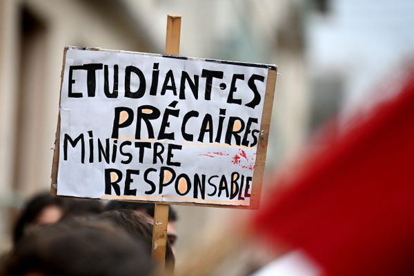 L'Union Étudiante Bordeaux dénonce une "précarisation" de la jeunesse.