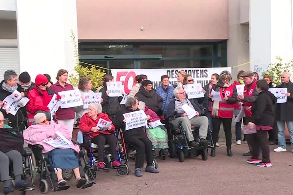 Plusieurs manifestations avaient lieu devant les ehpad du département pour dénoncer les conditions de travail du personnel - 14 novembre 2024