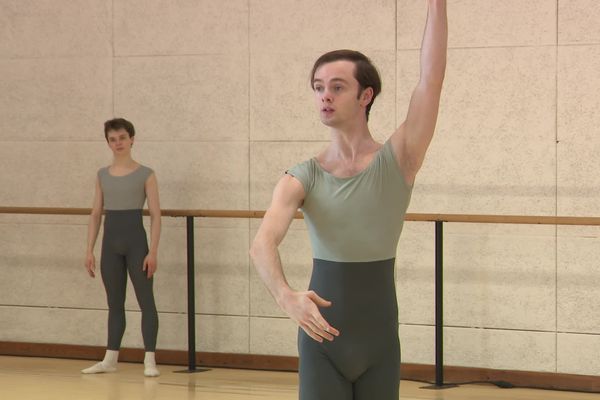 Martin Kovol, jeune danseur ukrainien de 17 ans, intégré et protégé au sein de l'Académie Princesse Grace à Monaco