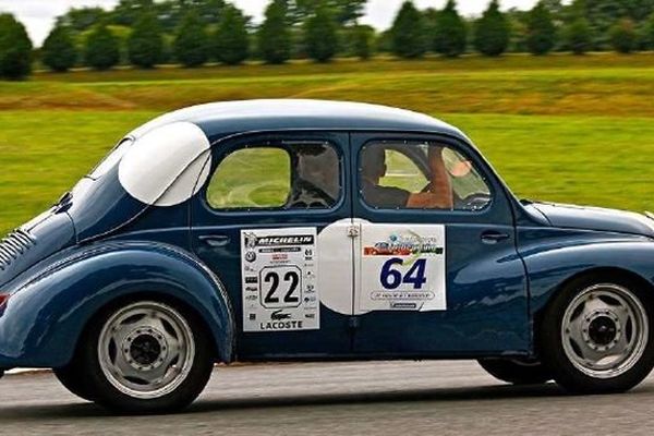 Réplique de la version « 1063 » victorieuse dans sa catégorie (501 à 750 cm3) avec l’équipage Landon-Briat aux 24 Heures du Mans 1951