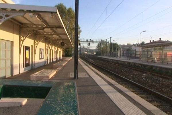 La gare de Cagnes-sur-Mer est déserte. Les usagers de la SNCF ont anticipé la grève du 24 octobre