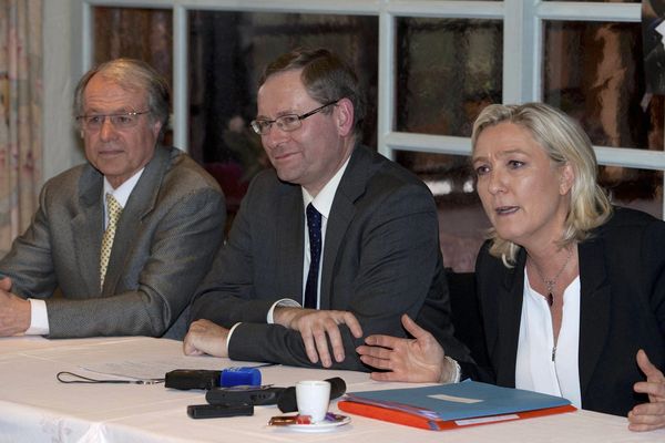 Marine Le Pen et Louis Noguès candidat FN dans la Sarthe.