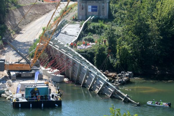 Le 18 novembre 2019, le pont de Mirepoix-sur-Tarn (Haute-Garonne) s'effondre causant la mort de deux personnes : une adolescente de 15 ans et le conducteur d'un camion.