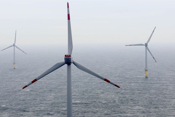 Champ d'éoliennes en mer du Nord de  Bremerhaven (Allemagne)