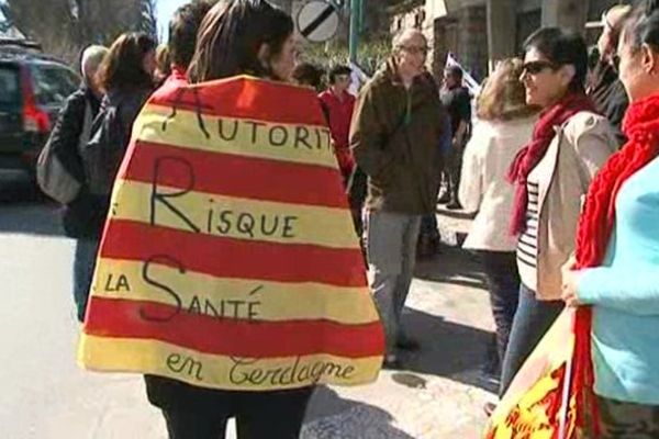 200 employés du pôle de santé pédiatrique ont défilé à Bourg-Madame