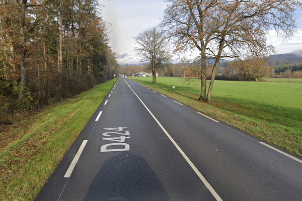 La route a été coupée pendant deux heures après l'accident.