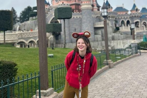 Stéphanie Magloire va mieux aujourd'hui, elle démarre une nouvelle page de sa vie et travaille à Disneyland Paris.