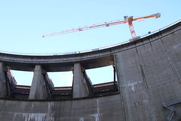 Les travaux du barrage de Grangent pour la création d'un 3e groupe de production d'hydroélectricité se termineront en avril 2022.