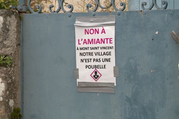 Les opposants au projet d'enfouissement d'amiante à Mont-Saint-Vincent (Saône-et-Loire) s'étaient fait entendre lors du dernier conseil municipal.