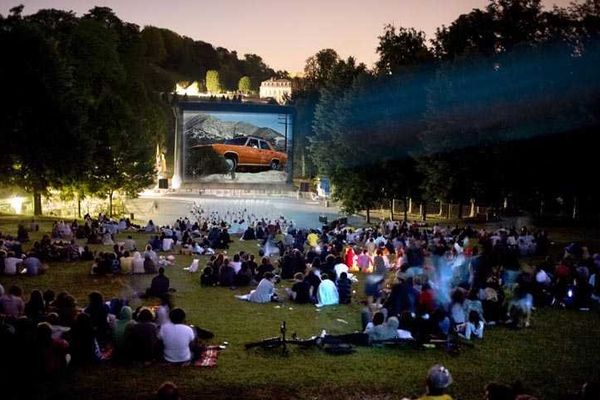 Pour sa 10ème édition au Domaine national de Saint-Cloud, le festival de cinéma en plein air « Films sous les étoiles »célèbre le jardin et le paysage.