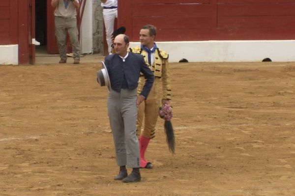 Triomphateur de la feria de Mont de Marsan après une des plus somptueuses faenas de sa vie, Juan Bautista est dans Signes du toro.