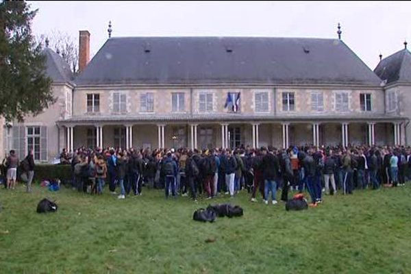 Les étudiants de la filière STAPS Orléans manifestent contre la hausse des effectifs pour la rentrée prochaine. 2 février 2016