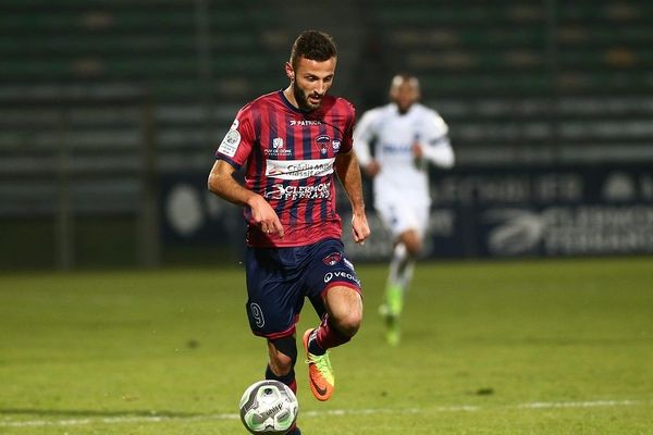 Franck Honorat avec le maillot du Clermont Foot 63 (archives novembre 2017). Le joueur vient de signer avec l'ASSE