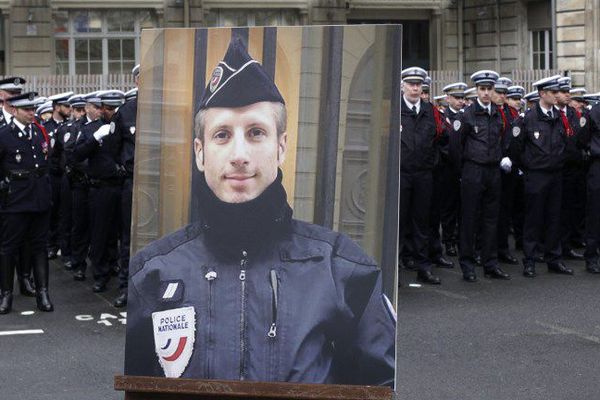 Xavier Jugelé a été tué le 20 avril 2017 lors de l'attaque terroriste qui visait un car de police sur les Champs-Elysées.