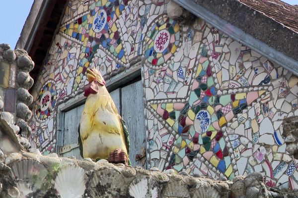 La maison papillon, aussi appelée celle de la vaisselle cassée, retrouve aujourd'hui peu à peu son histoire.