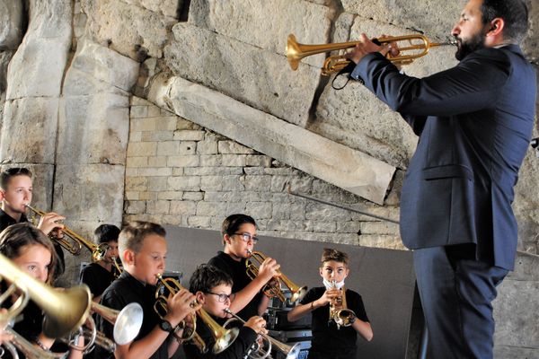 Des jeunes trompettistes de l'Orchestre à l'école avec Ibrahim Maalouf