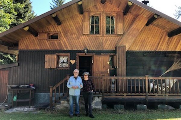 Jean-Pierre Camille Cauvin et son épouse Patricia à Casterino, avant le le passage de la tempête Alex.