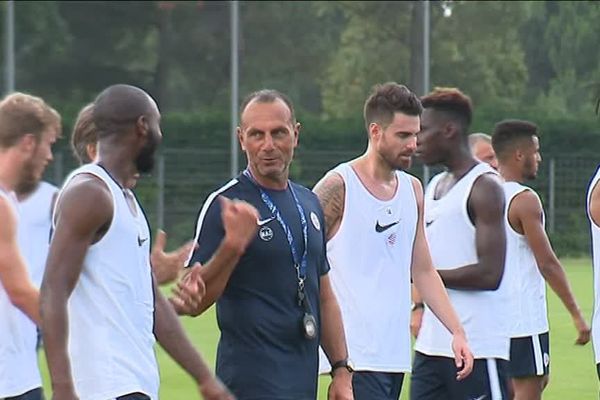 Le MHSC a repris le chemin de l'entraînement ce lundi matin, 2 juillet. Avec deux nouveaux joueurs. Michel Der Zakarian a fixé l'objectif: " faire mieux que la saison dernière et gagner un titre." Montpellier avait terminé 10ème de la ligue 1.