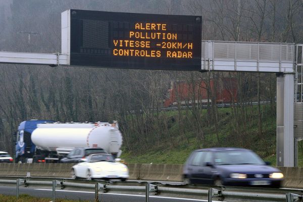 La vitesse est baissée de 20 km/h sur les routes de l'Oise pour limiter les effets de la pollution