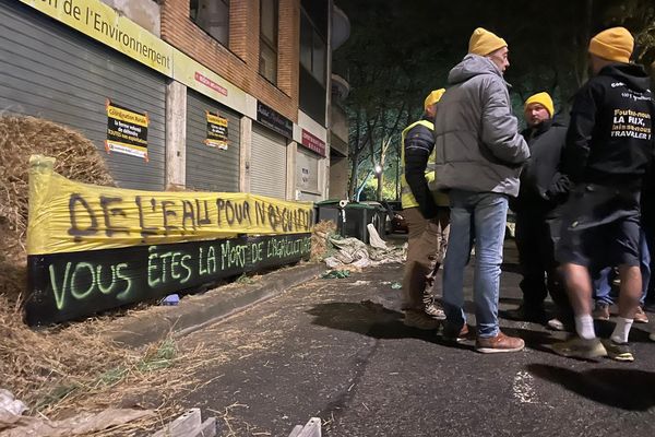 Des agriculteurs de toute l'Occitanie et des départements voisins ont mené une double action coup de poing ce dimanche 6 octobre à Balma et Toulouse.