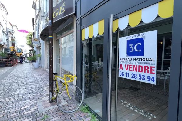 Le centre-ville d'Agen est très calme en semaine. Plusieurs enseignes ont baissé le rideau depuis un an.