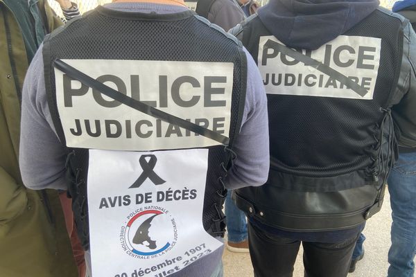 Une nouvelle fois, les policiers de la PJ manifestent contre le projet de réforme de leur ministre de l'Intérieur - 16/03/23 -