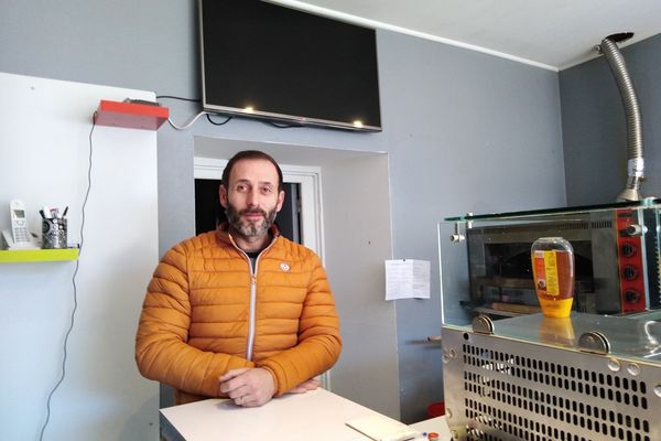 Christophe Salesse dans son restaurant à Aguessac (12)