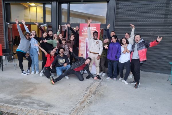 Groupes de jeunes participants lors d'une répétition