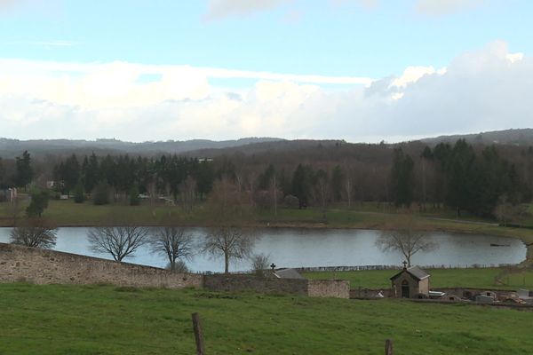 Référendum local pour décider de l'avenir de l'étang communal de Ladignac le Long