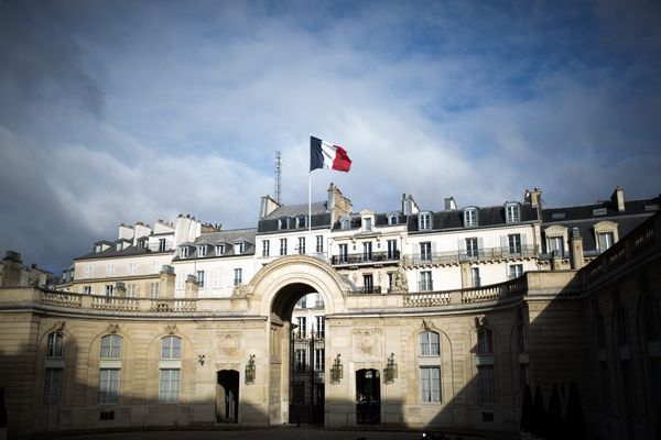 Un homme s'est présenté à des policiers devant l'Elysée pour s('accuser du meurtre de sa mère en Sarthe