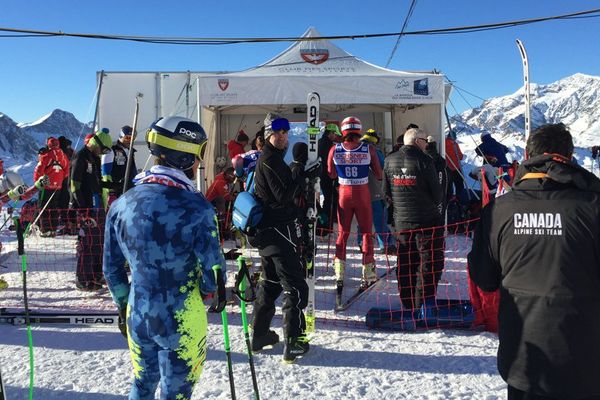 Les skieurs à l'entraînement à Val d'Isère. 