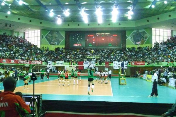 C'est le Kenya, à domicile, qui a remporté la coupe d'Afrique des Nations de Volley-Ball en juin 2015. Pour l'entraîneur du VBC Chamalières, la compétition était l'occasion d'un voyage à Nairobi afin de détecter des joueuses susceptibles de venir renforcer son équipe, tout juste promue en 1ère division.