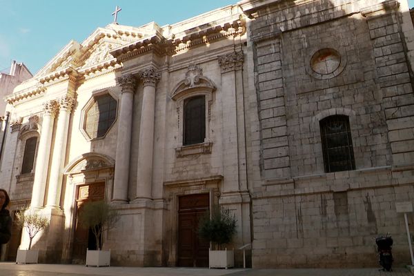 Située dans le cœur historique de Toulon, la cathédrale de Toulon est également appelée la cathédrale de Notre-Dame de-la-Seds à Toulon.