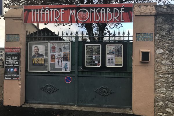 Le théâtre privé comique Monsabré dans le quartier Vienne à Blois. 