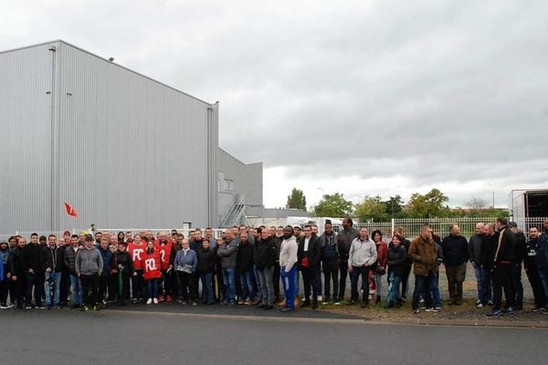 Jeudi 31 octobre, environ 75% du personnel de l’abattoir Puigrenier à Montluçon dans l’Allier sont en grève. 