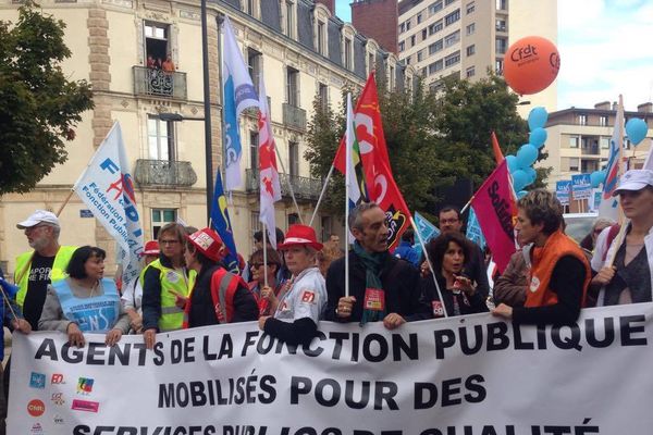 Une partie du cortège créé par les fonctionnaires venus manifester à Dijon. 