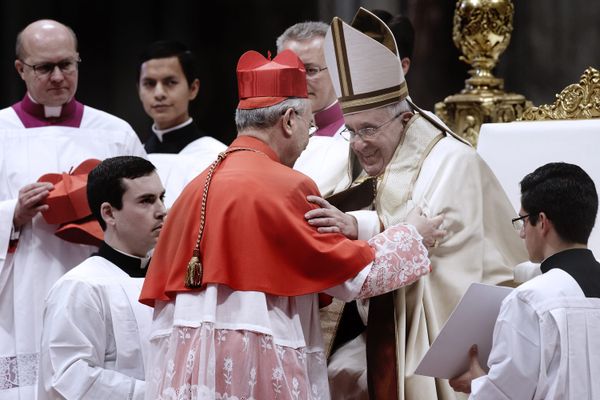 Dominique Mamberti et le pape François, le 14 février 2015.