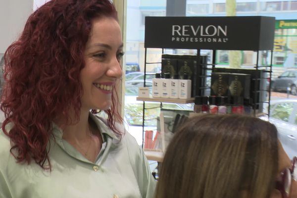 Mirela  Allceniku  coiffeuse albanaise qui a retrouvé du travail à Rennes après 9 ans de galère