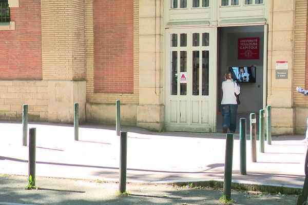 Les étudiants de l'IEP de Toulouse souhaitent échanger avec leur direction, après l'évacuation de plusieurs étdudiants mardi 30 avril.