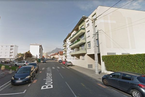 Le boulevard Joliot-Curie à Fontaine en Isère.