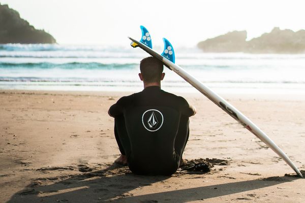 Les surfeurs fixés aujourd'hui ou demain pour retrouver l'océan. 