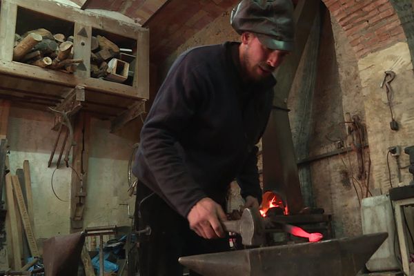 Simon Bertin, sculpteur forgeron au château de Verchaüs