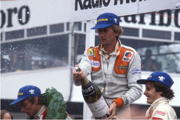 En 1979, sur le circuit de Dijon-Prenois, Jean-Pierre Jabouille signe la première victoire de l'écurie Renault en F1.