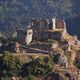 Un architecte a construit sa maison sur les hauteurs de ce château en ruines de Haute-Loire.