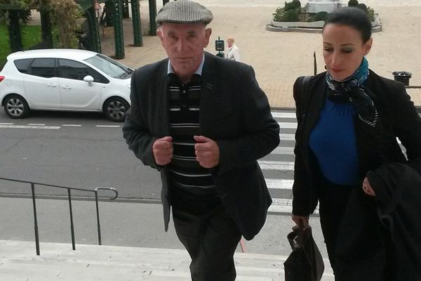 Claude Ducos et son avocate Loréa Chipi à leur arrivée au tribunal de Pau le 3 novembre dernier