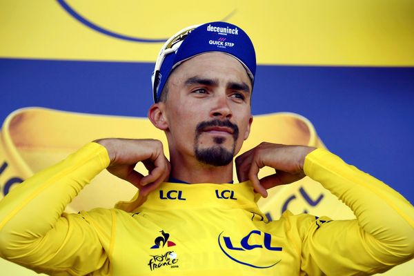 Julian Alaphilippe va passer sa deuxième journée en jaune mercredi.